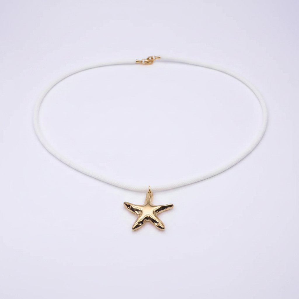 Collier Collins fond blanc