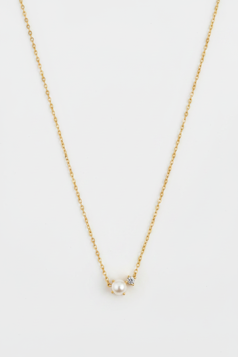 Collier Adaline perle blanche seule fond blanc